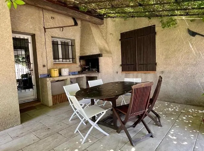 Villa Belle Et Grande Pour Des Sejours En Famille Et Entre Amis Cruscades